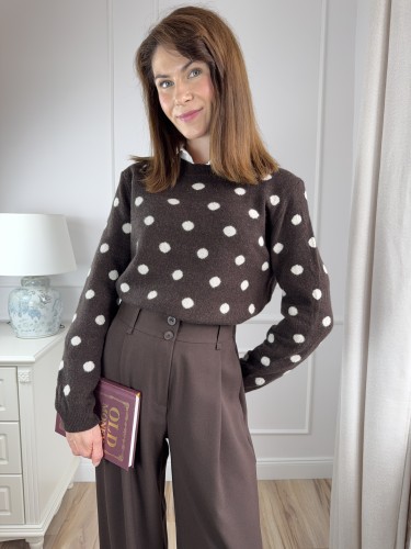 klasyczny sweter z wełny merino w grochy, gorzka czekolada