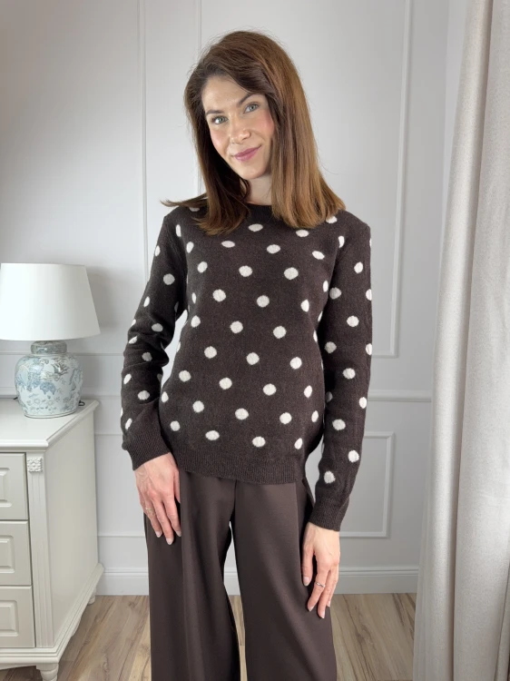 klasyczny sweter z wełny merino w grochy, gorzka czekolada