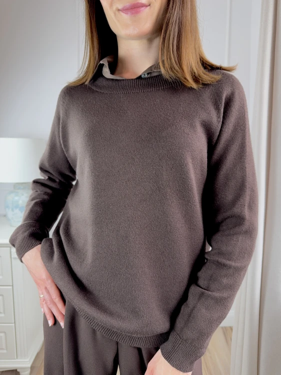sweter o luźnym kroju, czekoladowy