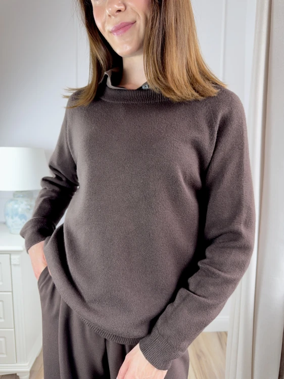 sweter o luźnym kroju, czekoladowy