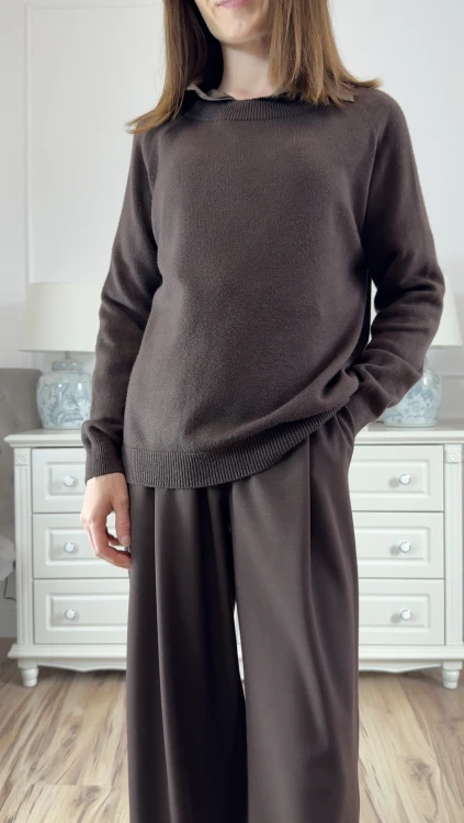 sweter o luźnym kroju, czekoladowy