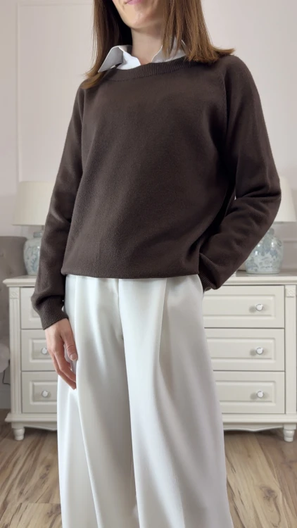 sweter o luźnym kroju, czekoladowy