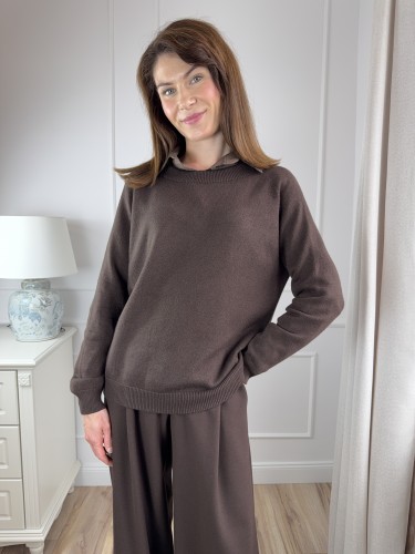 sweter o luźnym kroju, czekoladowy