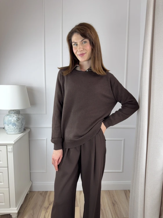 sweter o luźnym kroju, czekoladowy