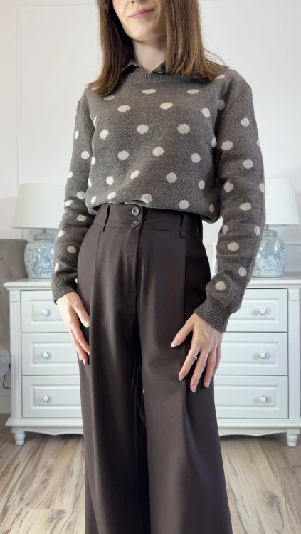 klasyczny sweter z wełny merino w grochy, mleczna czekolada