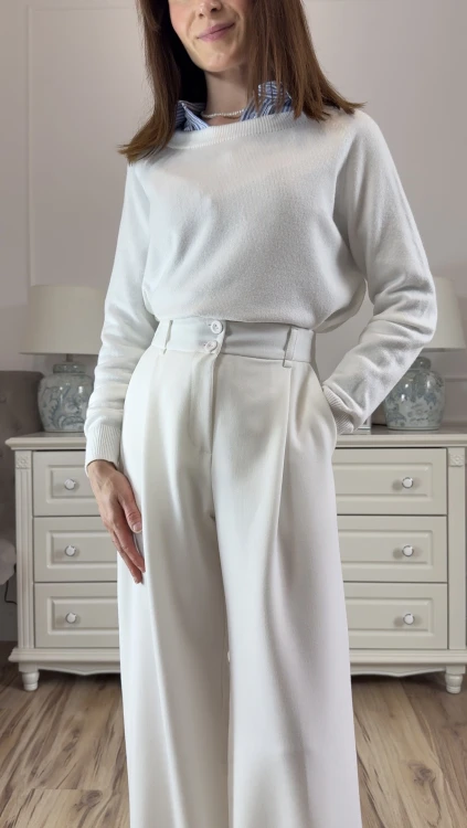 sweter o luźnym kroju, biały