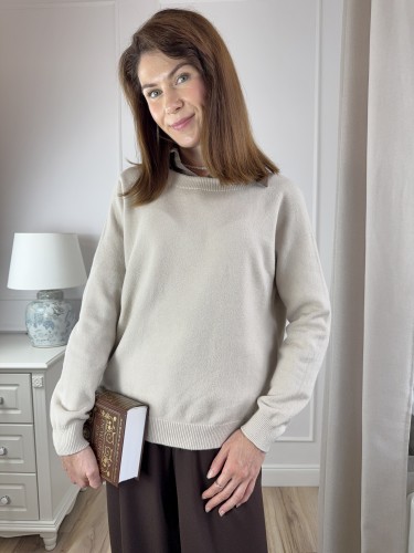sweter o luźnym kroju, beżowy