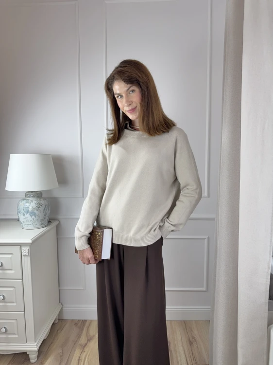 sweter o luźnym kroju, beżowy