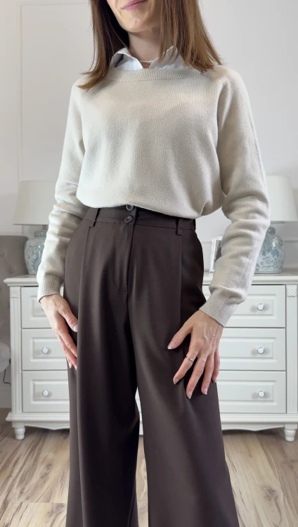 sweter o luźnym kroju, beżowy