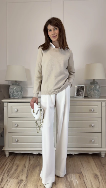 sweter o luźnym kroju, beżowy