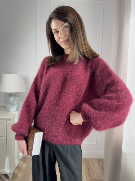 Bordowy sweter z kid moheru, miękki i puszysty