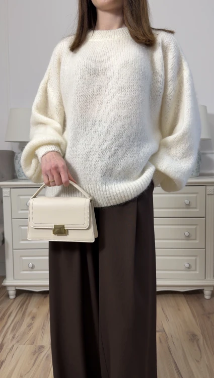 Sweter Mela śmietankowy damski oversize z bufiastymi rękawami