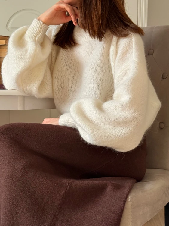 Sweter Mela śmietankowy damski oversize z bufiastymi rękawami