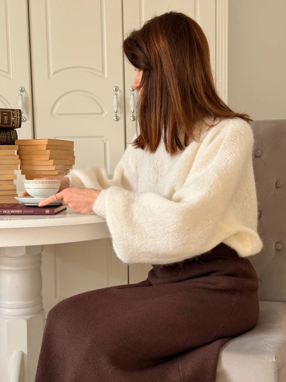 Sweter Mela śmietankowy damski oversize z bufiastymi rękawami