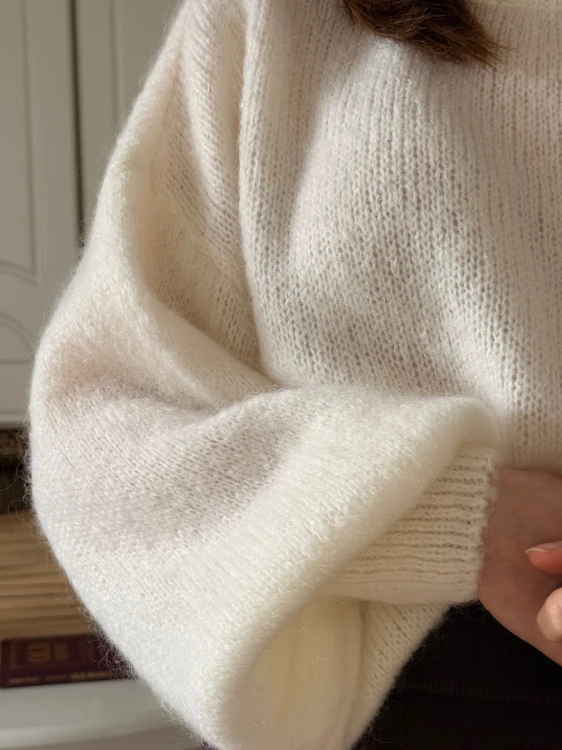 Sweter Mela śmietankowy damski oversize z bufiastymi rękawami