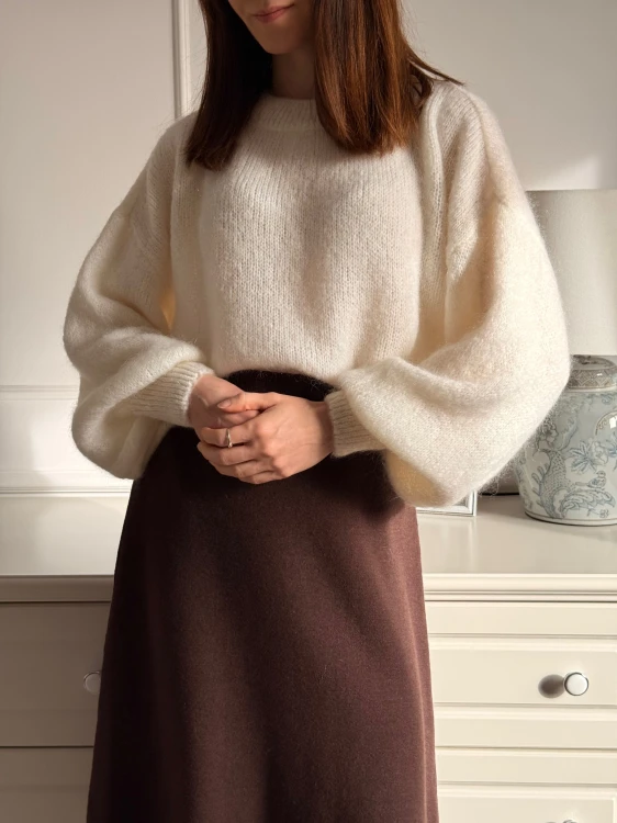 Sweter Mela śmietankowy damski oversize z bufiastymi rękawami